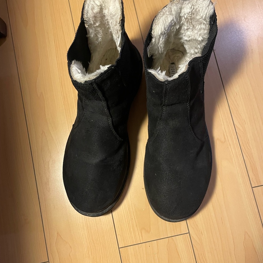 Boots - Picture 2 of 5